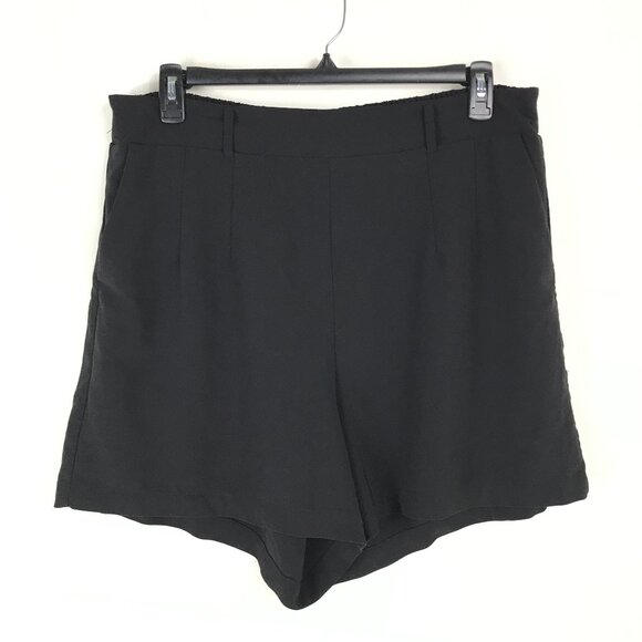 Torrid 5 Inch Pull-On Stretch Crepe Mid-Rise Short Women's Plus Size 2/2X Black - Picture 1 of 10